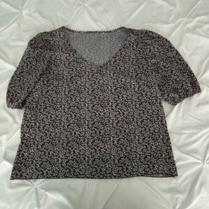 SHEIN Black and White Floral Puff Sleeve Blouse